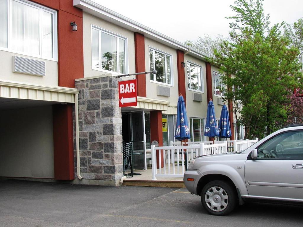 Hotel Le Voyageur Quebec City Exterior photo